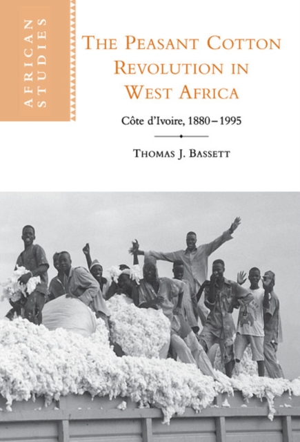 The Peasant Cotton Revolution in West Africa : Cote d'Ivoire, 1880-1995, Hardback Book