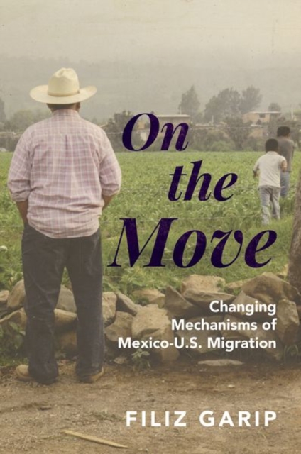 On the Move : Changing Mechanisms of Mexico-U.S. Migration, Hardback Book