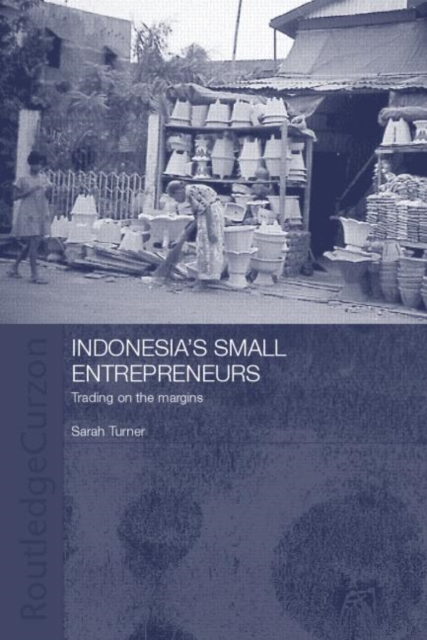 Indonesia's Small Entrepreneurs : Trading on the Margins, Hardback Book