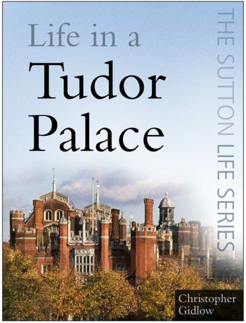 Life in a Tudor Palace, Paperback / softback Book