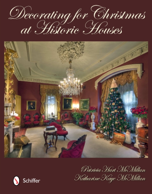 Decorating for Christmas at Historic Houses, Hardback Book