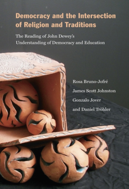 Democracy and the Intersection of Religion : The Reading of John Dewey's Understanding of Democracy and Education, Hardback Book