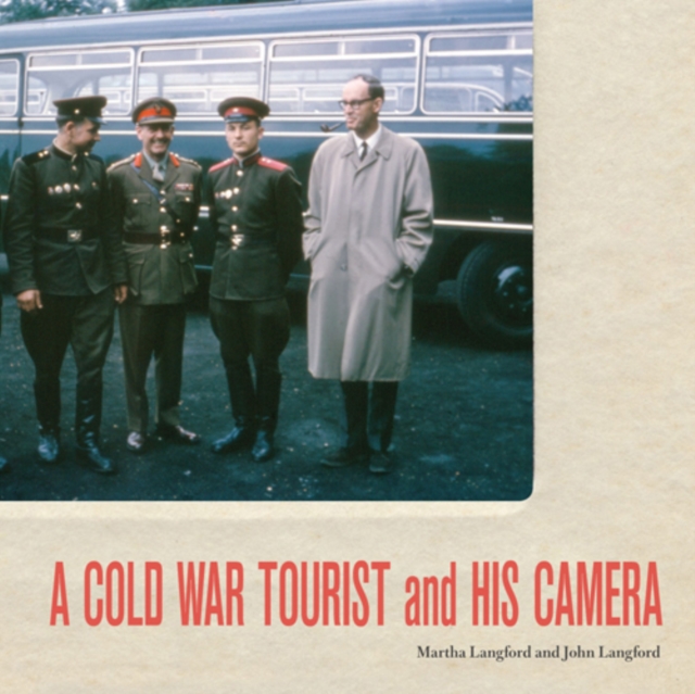 A Cold War Tourist and His Camera, Paperback / softback Book