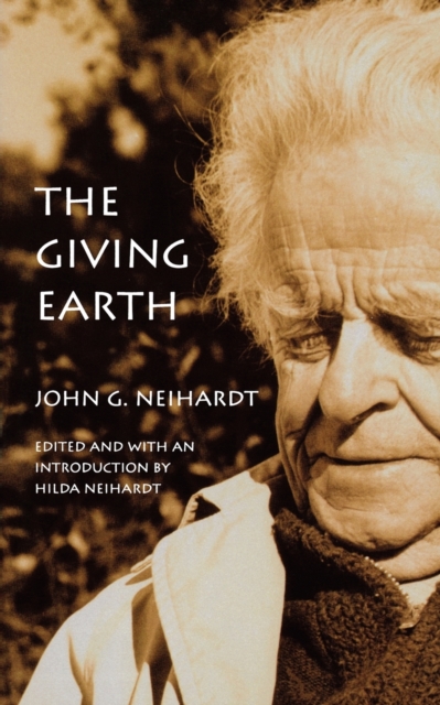 The Giving Earth : A John G. Neihardt Reader, Paperback / softback Book