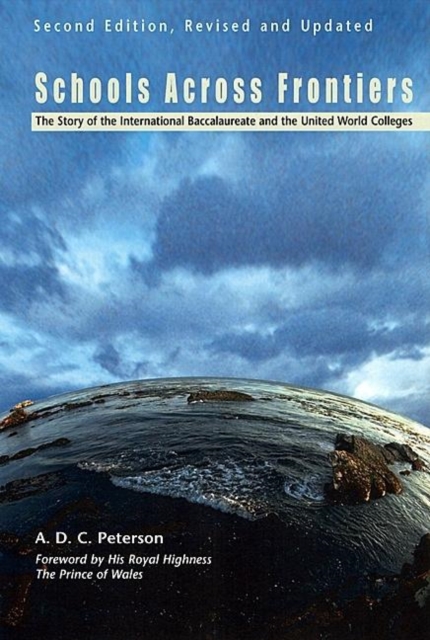 Schools Across Frontiers : The Story of the International Baccalaureate and the United World Colleges, Hardback Book