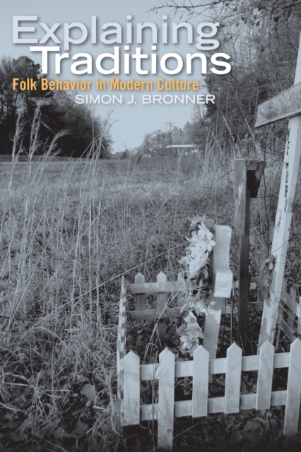 Explaining Traditions : Folk Behavior in Modern Culture, Paperback / softback Book