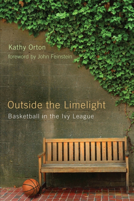 Outside the Limelight : Basketball in the Ivy League, Paperback / softback Book