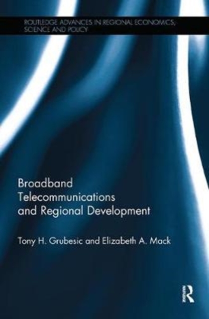 Broadband Telecommunications and Regional Development, Paperback / softback Book