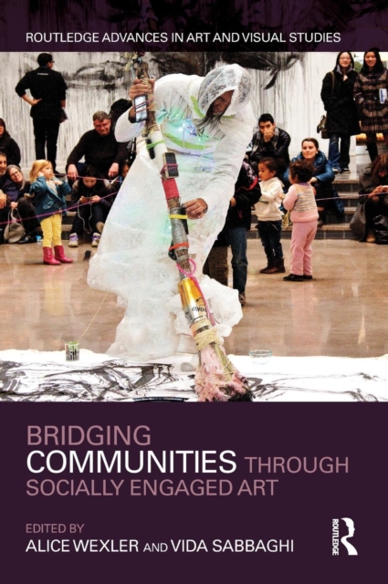 Bridging Communities through Socially Engaged Art, Hardback Book