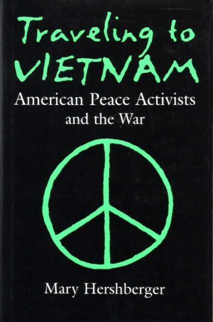 Traveling to Vietnam : American Peace Activists and the War, Hardback Book