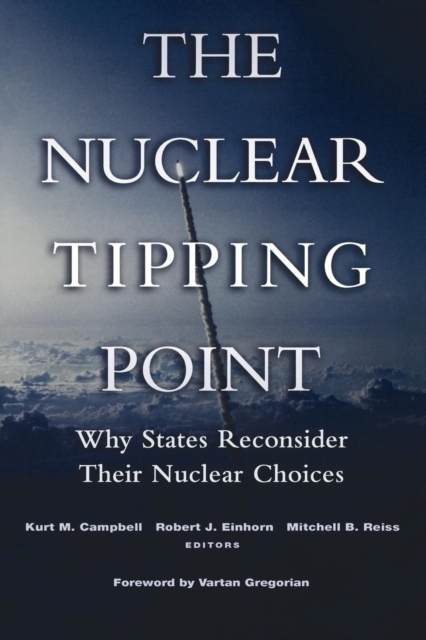 The Nuclear Tipping Point : Why States Reconsider Their Nuclear Choices, Paperback / softback Book