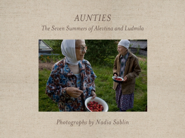 Aunties : The Seven Summers of Alevtina and Ludmila, Hardback Book