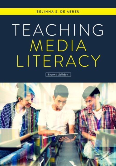 Teaching Media Literacy, Paperback / softback Book