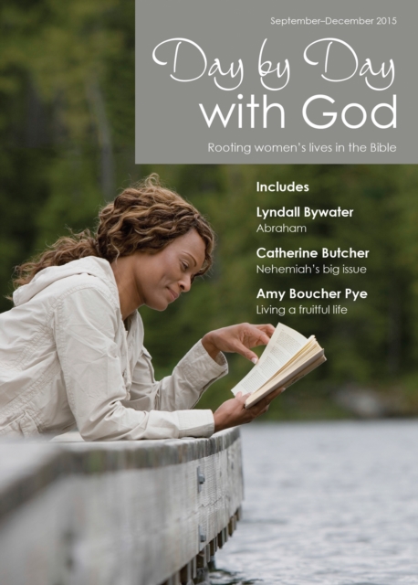 Day by Day with God September - December 2015 : Rooting Women's Lives in the Bible, Paperback Book