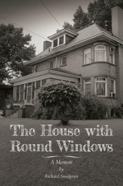 The House with Round Windows - A Memoir, Paperback / softback Book