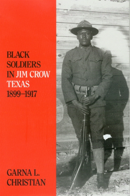 Black Soldiers in Jim Crow Texas, Hardback Book