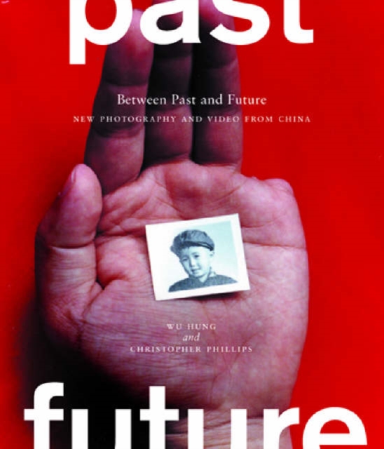 Between Past and Future: New Photography and Video from China, Hardback Book