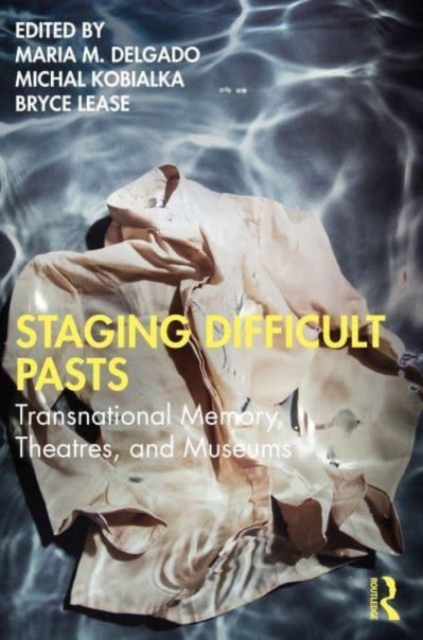 Staging Difficult Pasts : Transnational Memory, Theatres, and Museums, Paperback / softback Book