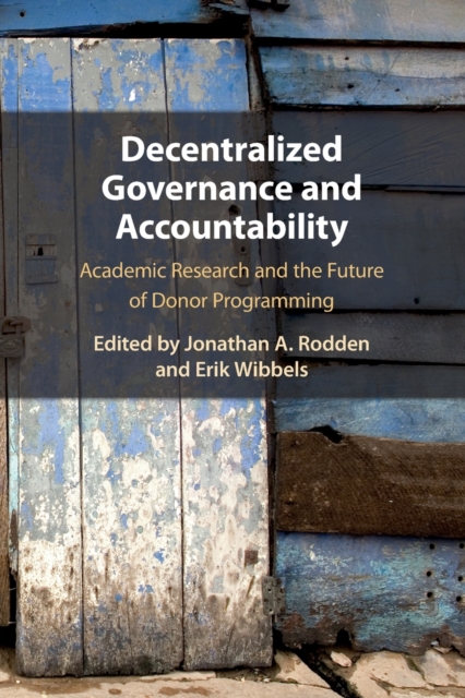 Decentralized Governance and Accountability : Academic Research and the Future of Donor Programming, Paperback / softback Book