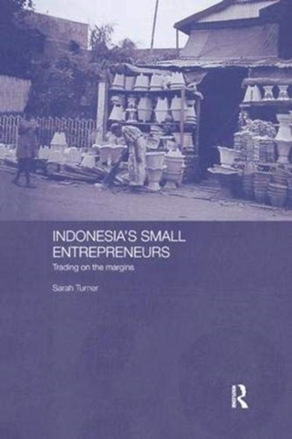 Indonesia's Small Entrepreneurs : Trading on the Margins, Paperback / softback Book