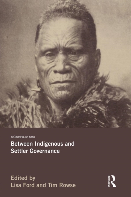 Between Indigenous and Settler Governance, Paperback / softback Book