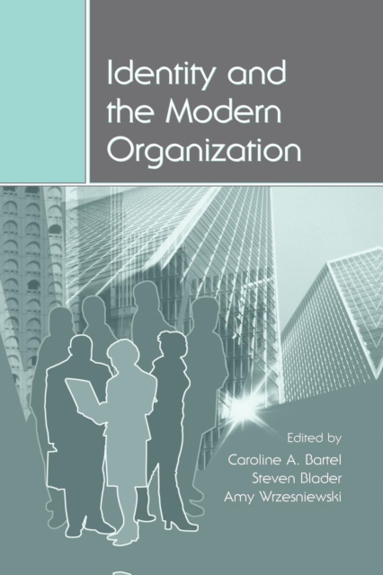 Identity and the Modern Organization, Paperback / softback Book