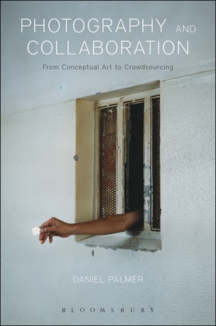 Photography and Collaboration : From Conceptual Art to Crowdsourcing, Paperback / softback Book