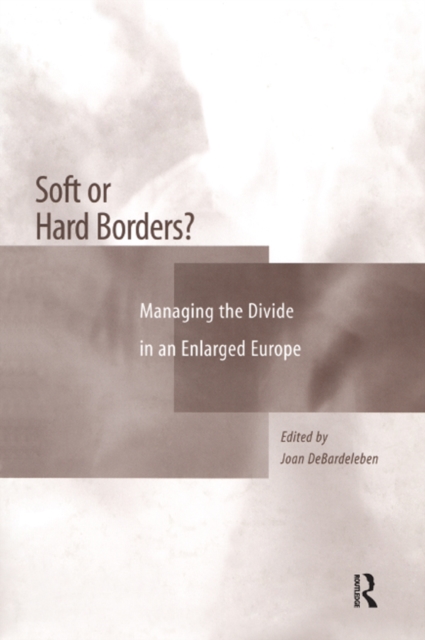 Soft or Hard Borders? : Managing the Divide in an Enlarged Europe, EPUB eBook