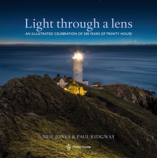 Light Through a Lens : An Illustrated Celebration of 500 Years of Trinity House, Hardback Book