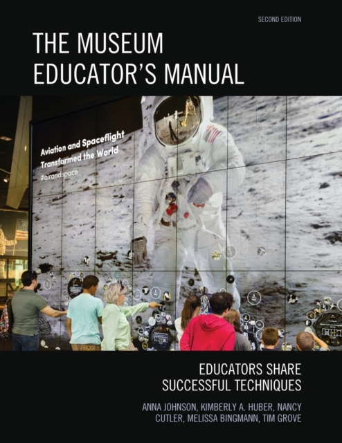 The Museum Educator's Manual : Educators Share Successful Techniques, Paperback / softback Book