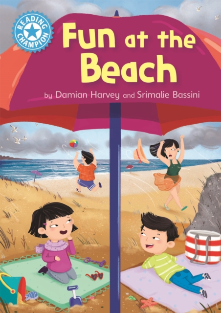 Reading Champion: Fun at the Beach : Independent Reading Blue 4, Paperback / softback Book