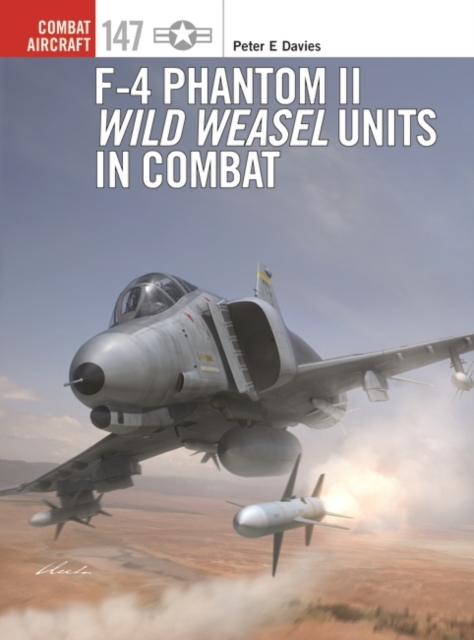 F-4 Phantom II Wild Weasel Units in Combat, Paperback / softback Book