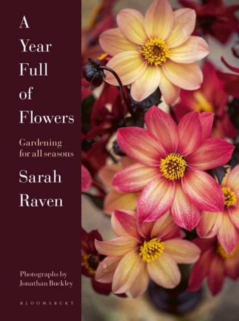 A Year Full of Flowers : Gardening for all seasons, Hardback Book