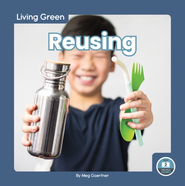 Living Green: Reusing, Paperback / softback Book
