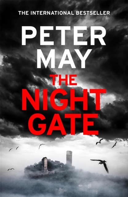 The Night Gate : the Razor-Sharp investigation starring Enzo MacLeod, Hardback Book