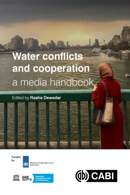 Water Conflicts and Cooperation: a Media Handbook, Paperback / softback Book