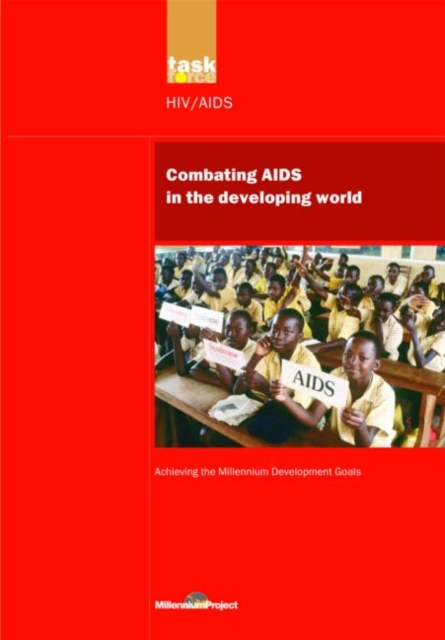UN Millennium Development Library: Combating AIDS in the Developing World, Paperback / softback Book