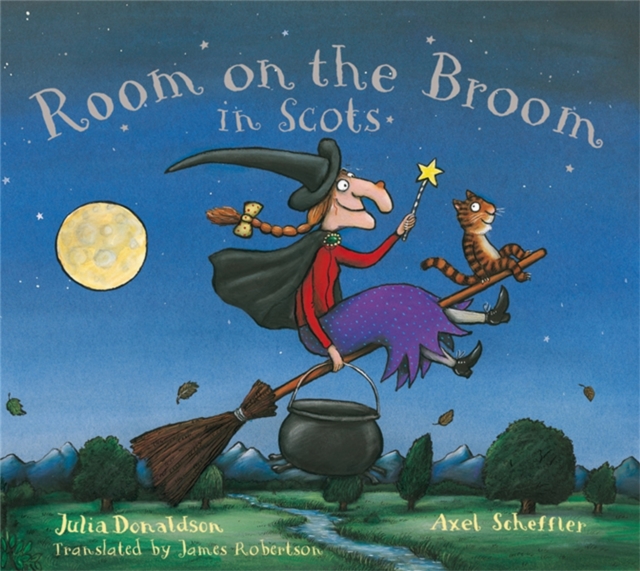 Room on the Broom in Scots, Paperback / softback Book