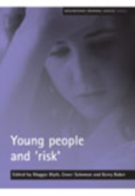 Young people and 'risk', Paperback / softback Book