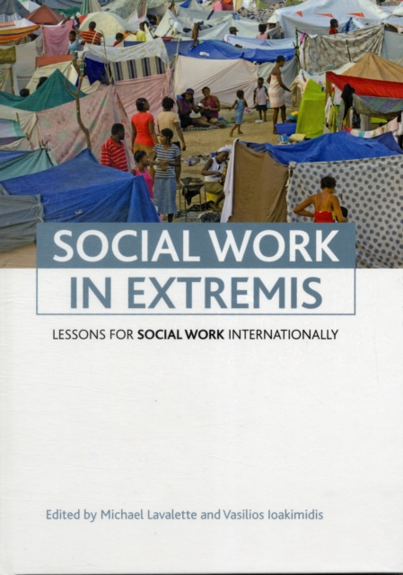 Social work in extremis : Lessons for social work internationally, Hardback Book