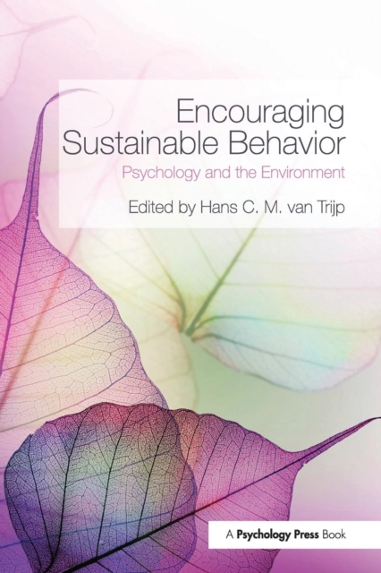 Encouraging Sustainable Behavior : Psychology and the Environment, Paperback / softback Book