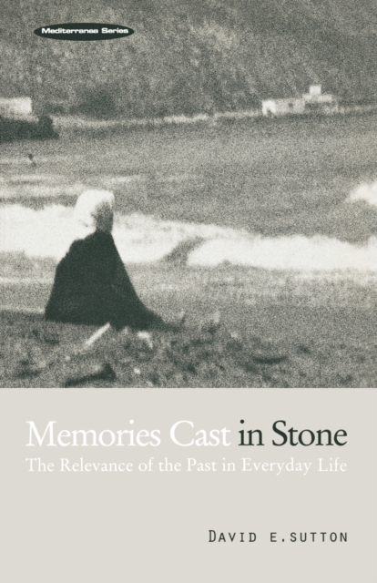 Memories Cast in Stone : The Relevance of the Past in Everyday Life, Paperback / softback Book