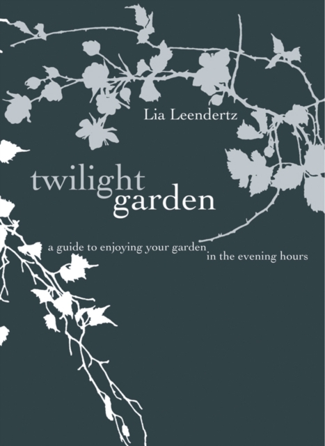 The Twilight Garden : A guide to Enjoying Your Garden in the Evening Hours, EPUB eBook