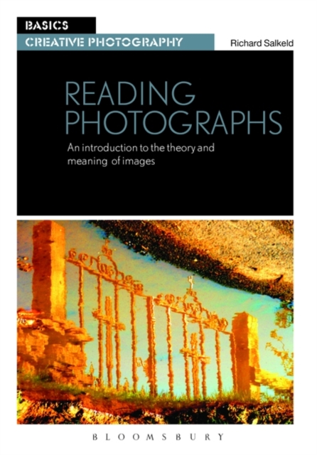 Reading Photographs : An Introduction to the Theory and Meaning of Images, Paperback Book