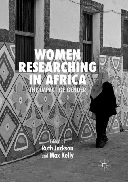 Women Researching in Africa : The Impact of Gender, Paperback / softback Book