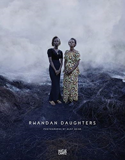 Rwandan Daughters (bilingual edition) : Photographs by Olaf Heine, Hardback Book