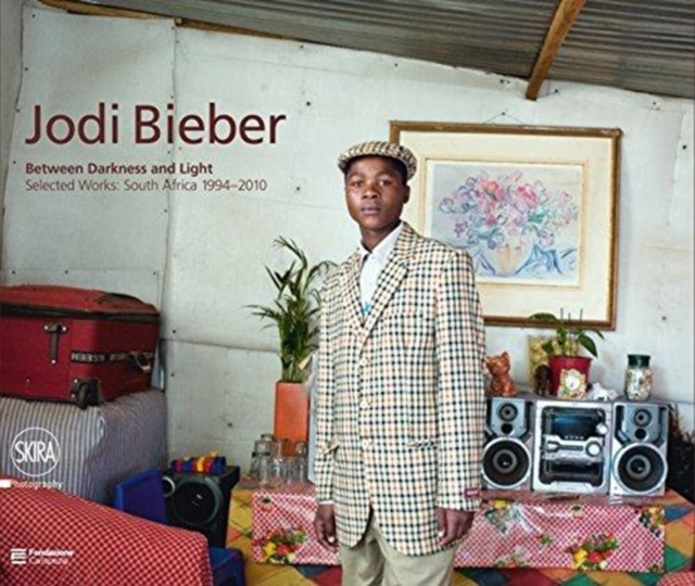 Jodi Bieber: Between Darkness and Light : Selected Works: South Africa 1994-2010, Paperback / softback Book