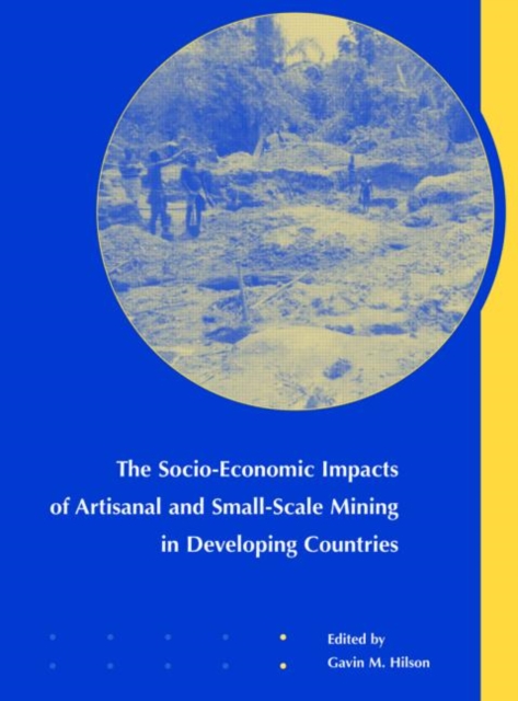 The Socio-Economic Impacts of Artisanal and Small-Scale Mining in Developing Countries, Hardback Book