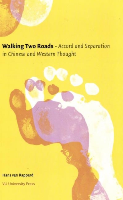 Walking Two Roads : Accord and Separation in Chinese and Western Thought, Paperback Book
