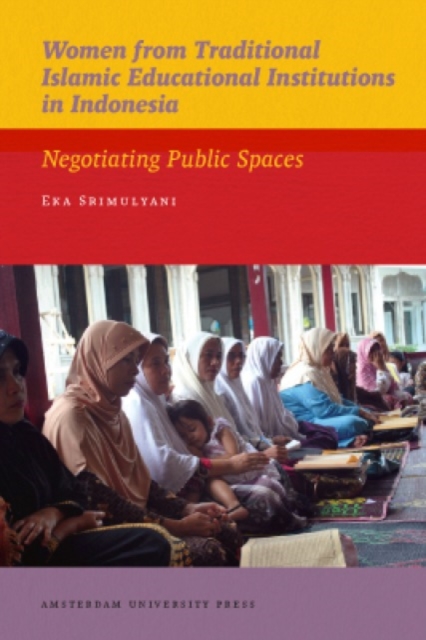 Women from Traditional Islamic Educational Institutions in Indonesia : Negotiating Public Spaces, Paperback / softback Book